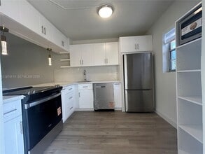 301 Cambridge Rd in Hollywood, FL - Foto de edificio - Building Photo