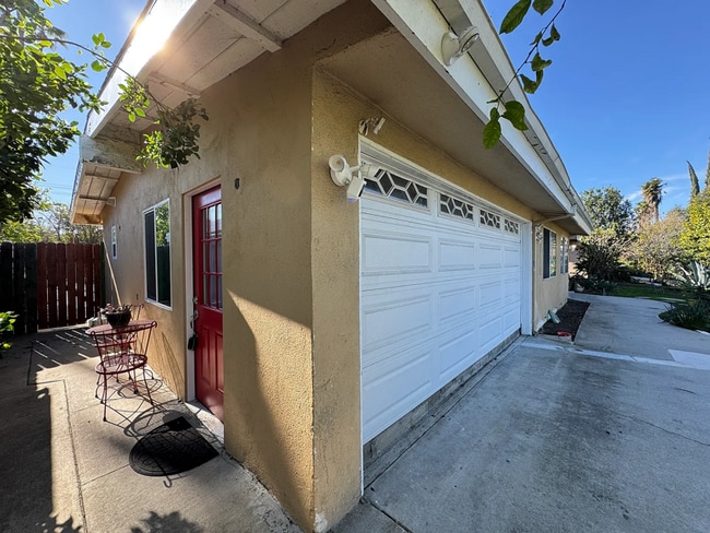 22438 Califa St in Los Angeles, CA - Building Photo - Building Photo