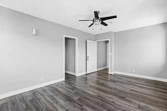 1608 W 42nd Pl in Los Angeles, CA - Building Photo - Building Photo