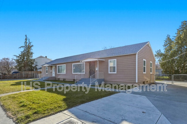 property at 1107 Thayer Dr