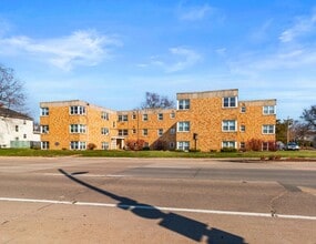 924 State St in Bettendorf, IA - Building Photo - Building Photo