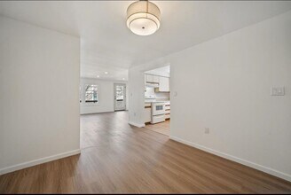 334-336-336 Halladay St in Jersey City, NJ - Building Photo - Building Photo