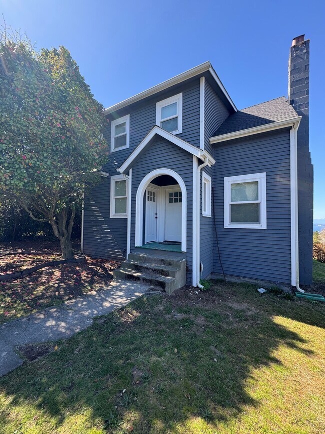 6701 39th Ave SW, Unit C