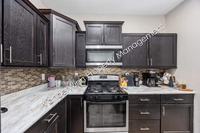 739 Bates St SE in Grand Rapids, MI - Building Photo - Building Photo