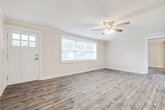 105 Maple St in Bloomingdale, GA - Building Photo - Building Photo