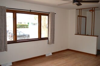 425 Mineau Pky in Madison, WI - Building Photo - Building Photo