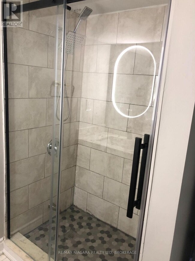 29 Woodcroft Crescent in Welland, ON - Building Photo - Building Photo