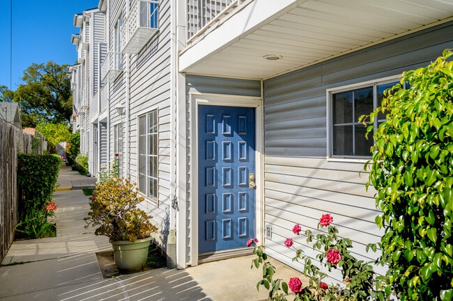 1030 Ruberta Ave, Unit 12 in Glendale, CA - Building Photo - Building Photo