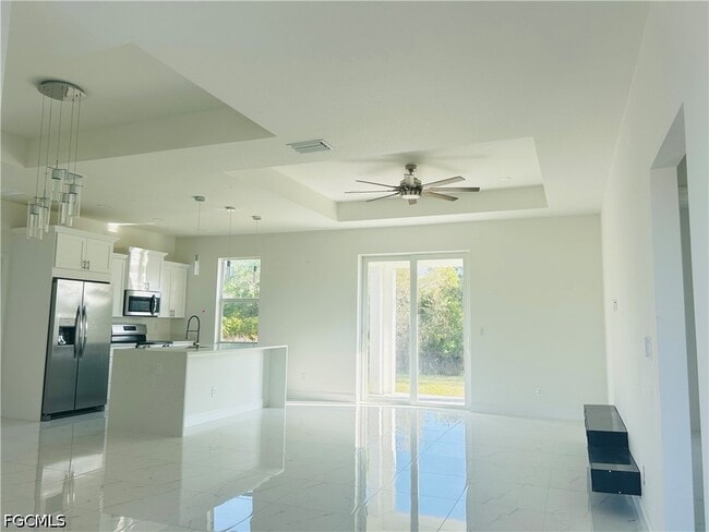 2022 Xelda Ave N in Lehigh Acres, FL - Foto de edificio - Building Photo