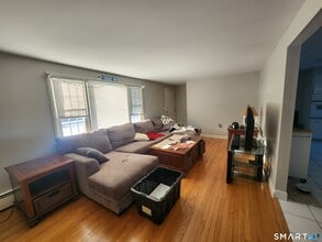 134 Mountain Rd in Windsor, CT - Building Photo - Building Photo