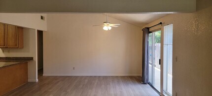 5107 Hoover St-Unit -7334001002 in North Highlands, CA - Building Photo - Building Photo