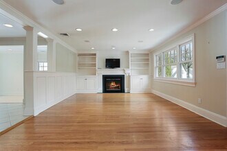 43 Summer St in New Canaan, CT - Building Photo - Building Photo