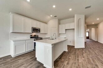 6016 Sutton Fields Trail in Aubrey, TX - Foto de edificio - Building Photo