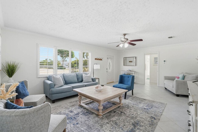 27526 Los Amigos Ln in Bonita Springs, FL - Building Photo - Building Photo