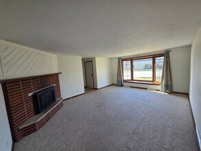 1798 Chateau Dr in Green Bay, WI - Building Photo - Building Photo