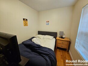 23 Weitz St, Unit 1 in Boston, MA - Foto de edificio - Building Photo