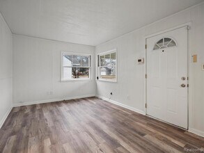 1324 E Hayes Ave in Hazel Park, MI - Building Photo - Building Photo