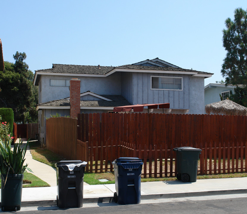 16552 Pro Cir in Huntington Beach, CA - Building Photo