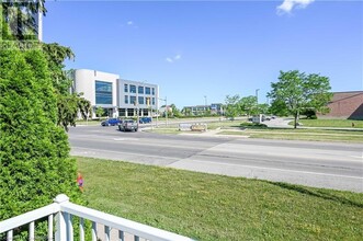 296 Winterberry Dr in Hamilton, ON - Building Photo - Building Photo