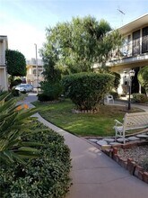 1327 E Appleton St, Unit 11 in Long Beach, CA - Building Photo - Building Photo