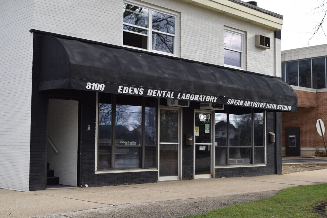 8100 Oakton St in Niles, IL - Building Photo