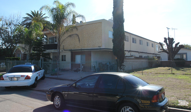 11212 Califa St in North Hollywood, CA - Building Photo - Building Photo