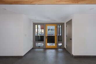 6805 Highway 30W in The Dalles, OR - Foto de edificio - Building Photo