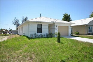 2188 Barker Blvd in Ft. Myers, FL - Building Photo