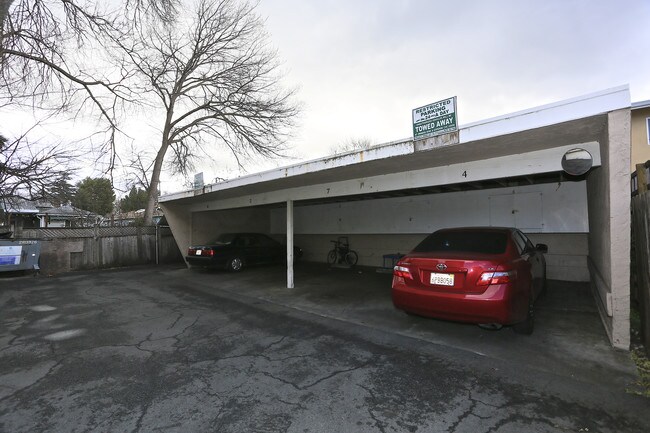 150 Locust St in Redwood City, CA - Foto de edificio - Building Photo