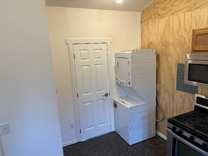 1512 Pittman Rd in Wasilla, AK - Building Photo - Building Photo