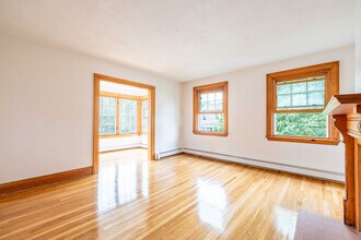 18 Hawthorn Rd in Milton, MA - Building Photo - Building Photo