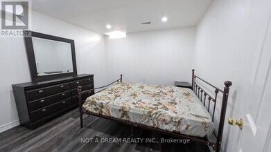 95 Medland Ave in Whitby, ON - Building Photo - Building Photo