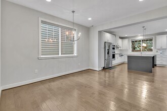 4562 240th Pl SE in Issaquah, WA - Building Photo - Building Photo