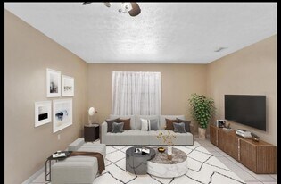 9905 N Myrtle St, Unit B in Tampa, FL - Building Photo