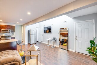 8136 S Kedzie Ave in Chicago, IL - Building Photo - Building Photo