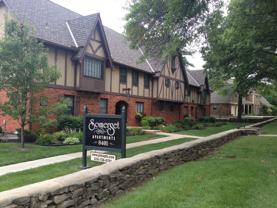 Somerset Apartments in Prairie Village, KS - Building Photo