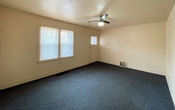 7 N Elm St in Hutchinson, KS - Building Photo - Building Photo