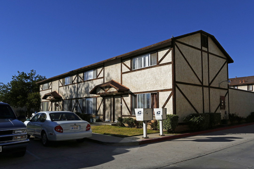 Webster Townhomes in Moreno Valley, CA - Building Photo