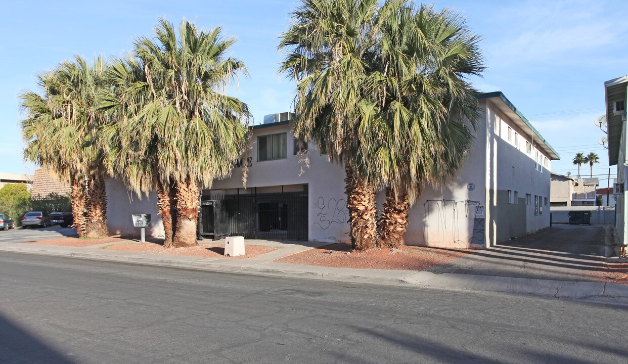 2427 Clifford Ave in Las Vegas, NV - Building Photo