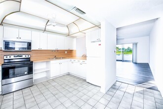 5100 SW 90th Ave in Cooper City, FL - Building Photo - Building Photo