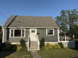 1 Sandy Way in Fairfield, CT - Building Photo