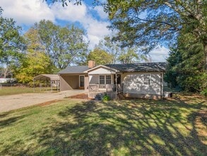 322 Burnett Rd in Inman, SC - Building Photo - Building Photo