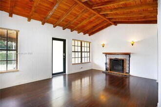 1027 SW 22nd St in Miami, FL - Building Photo - Building Photo