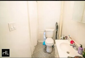 W. 26th St, 5th Ave, Unit 3 in New York, NY - Building Photo