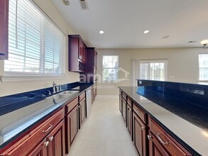 203 Reedy River Ct in Roebuck, SC - Foto de edificio - Building Photo