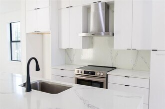 1218 E Kay St in Tampa, FL - Building Photo - Building Photo