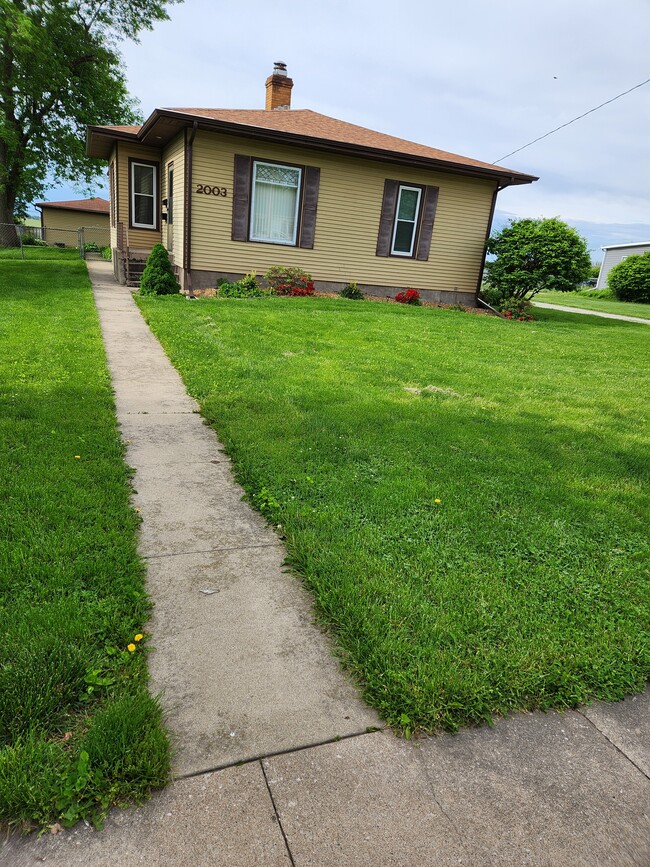 2003 Mason Rd in Burlington, IA - Building Photo - Building Photo