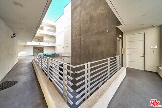 1101 S Harvard Blvd in Los Angeles, CA - Foto de edificio - Building Photo