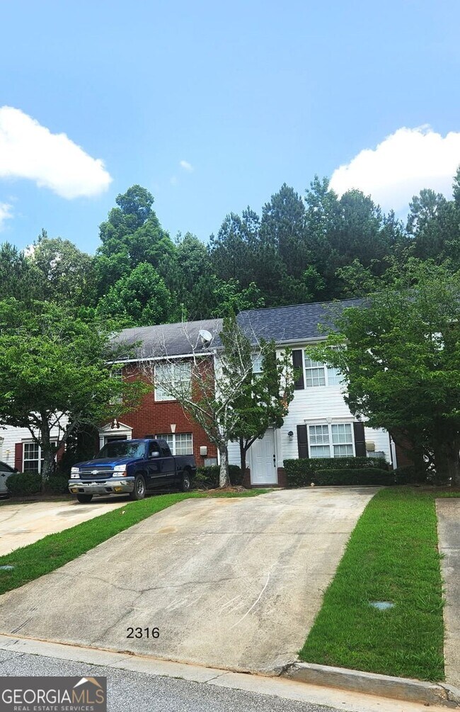 2316 Strathmoor Manor Dr in Lithonia, GA - Foto de edificio - Building Photo