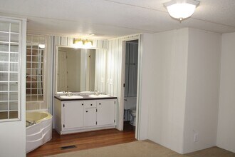 101 River Blf Rd in Brevard, NC - Building Photo - Building Photo